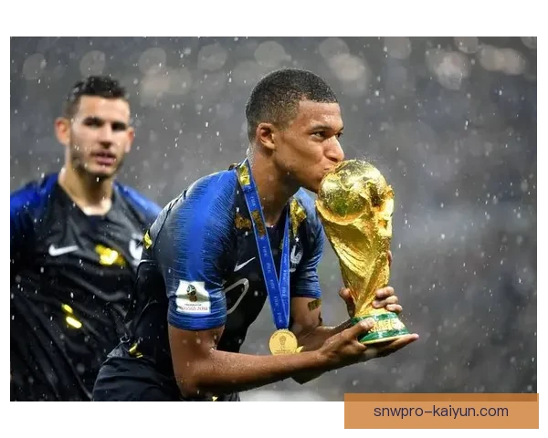 足坛巨星闪耀：2023年最具影响力足球明星表现亮眼