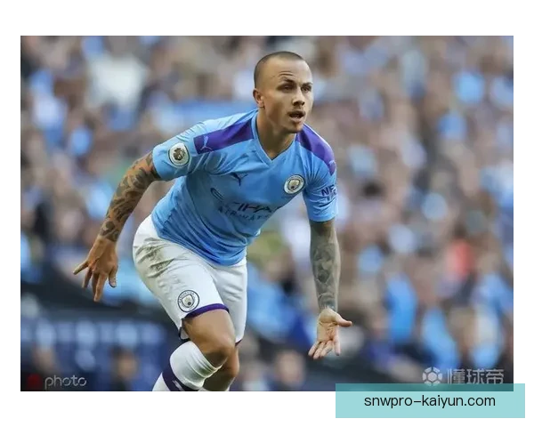 曼城战术体系解析：持续提升的攻防策略与团队协作分析